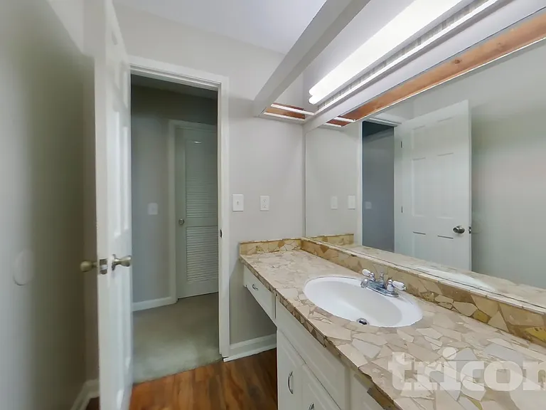 4930 Heritage Valley Dr — Photo 15
