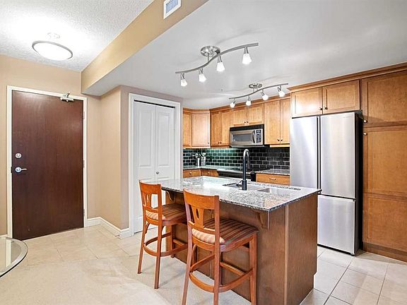 2nd image of 920 S 5th Ave SW #1206