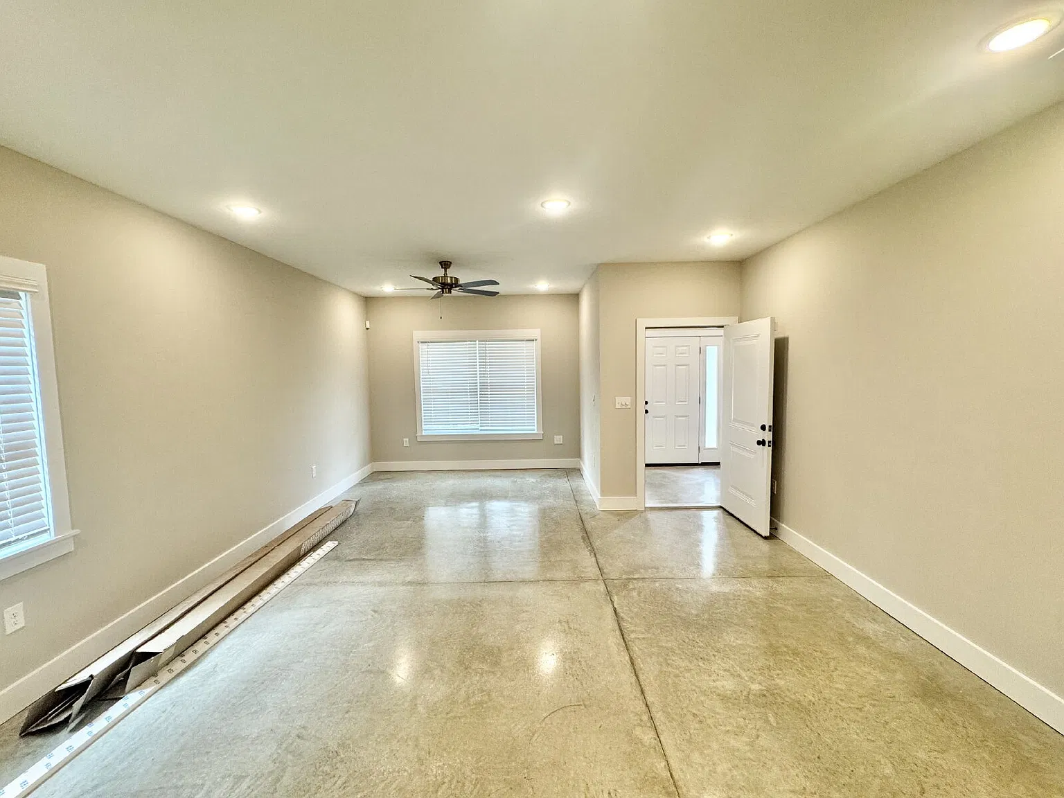 2 bed, 2.5 bath, 1302 sqft, $1,545 — Photo 3