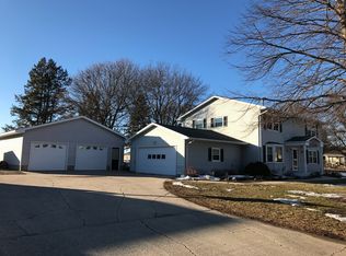 402 9th Ave SW, Wells, MN 56097