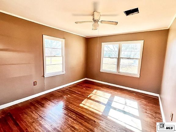 5th image of 1133 Roundhill Rd