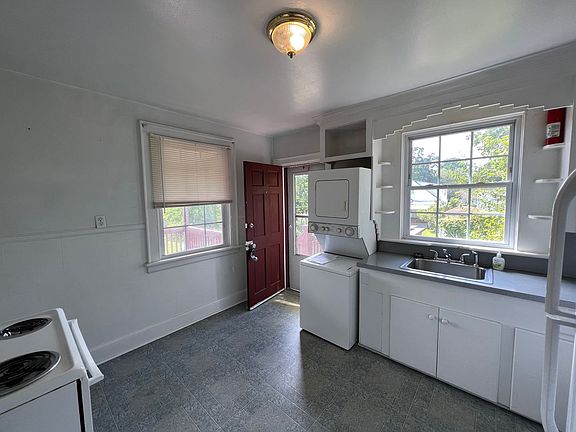4th image of 218 Jamestown Ave