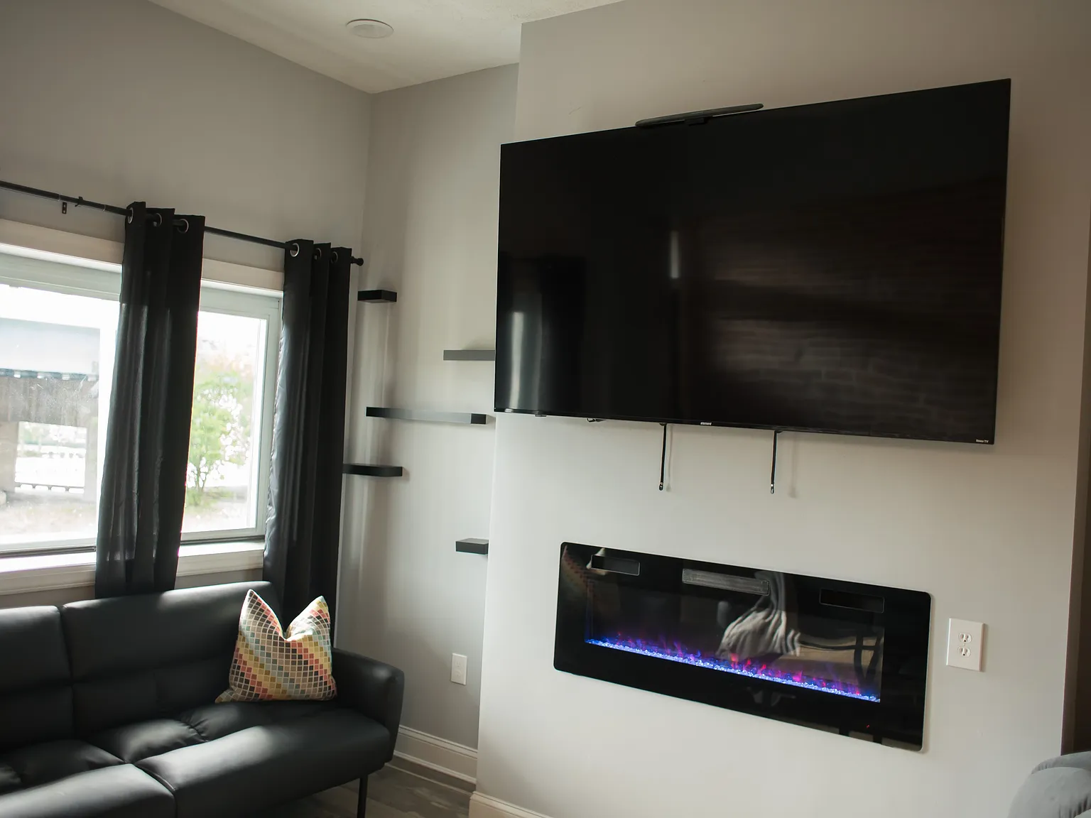 3 bed, 1944 sqft, $2,200 — Photo 2