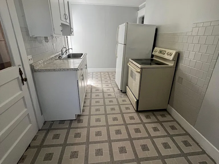 Eat-In space towards main kitchen