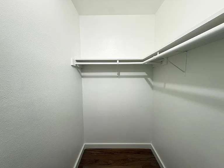 Lorrain Apartments — Photo 14