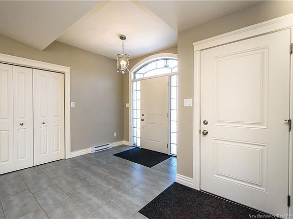 3rd image of 37 Guy St