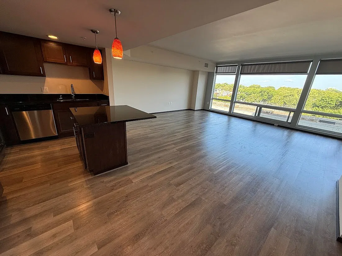 Galaxie High Rise Apartments — Photo 2