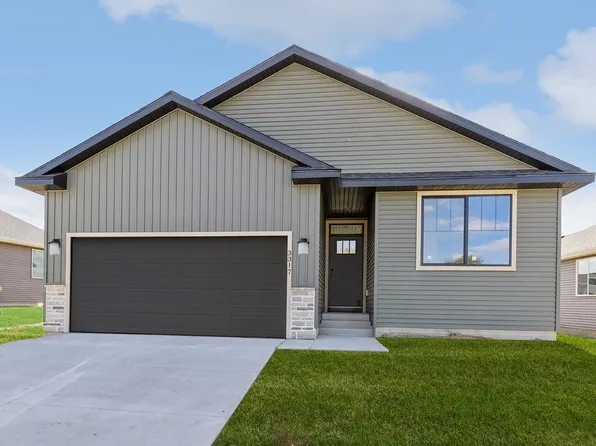 1495 Locust St, Waukee, IA 50263