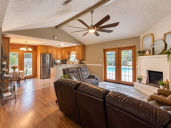 4th image of 2414 Goldenrod St