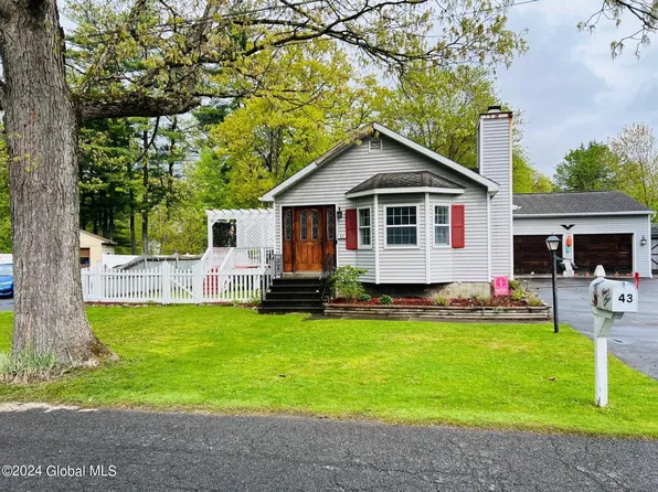 43 Van Heusen St, Albany, NY 12205