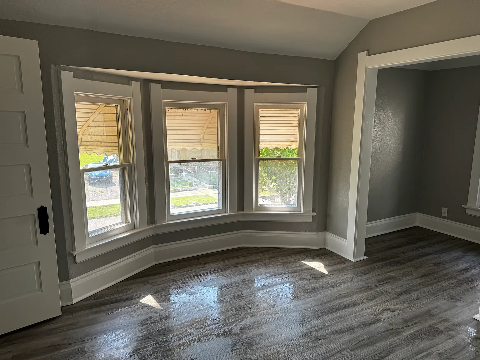 829 Willow Ave — Photo 2