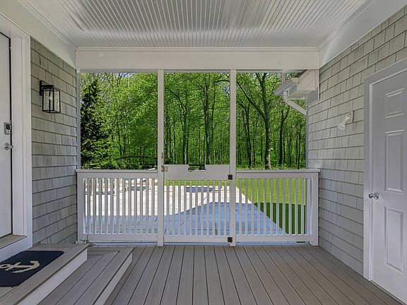 3rd image of 17 Sea Farm Ct