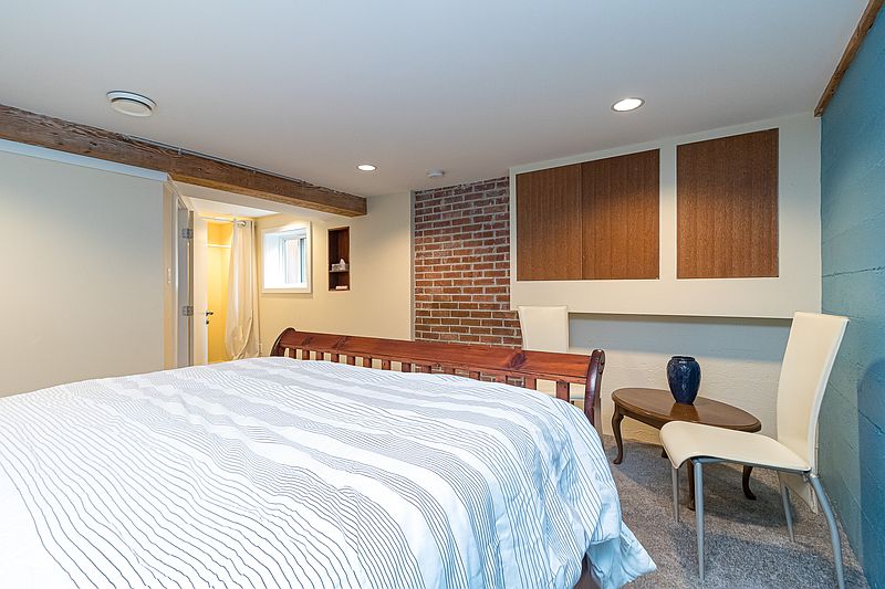 Saanich House for rent - 3 Bedrooms — photo 31