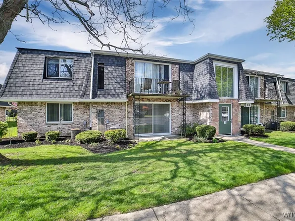 90 Foxberry Dr S #A, Getzville, NY 14068