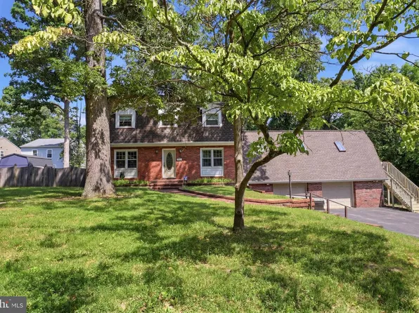 678 209th St, Pasadena, MD 21122