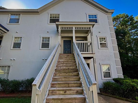 2nd image of 2520 Avent Ferry Rd APT 202