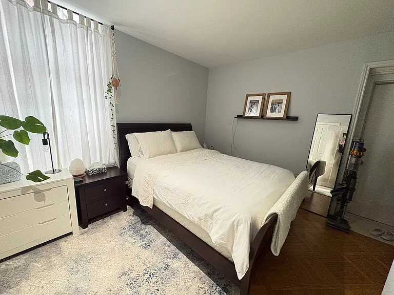 262 James St S #101 — Photo 13