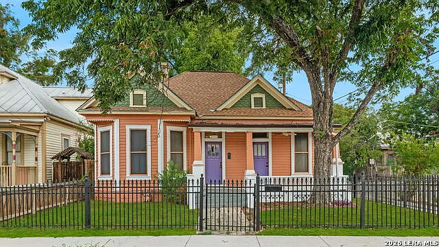 121 Daniel St