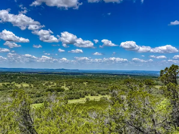 000 Sidewinder Ct, Round Mountain, TX 78663