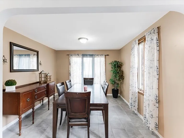 34 Julian Rd — Photo 12