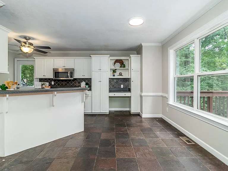 438 Bristol Rd — Photo 2