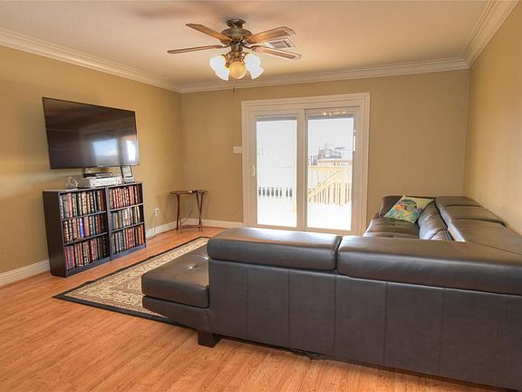 5th image of 932 Bonita St