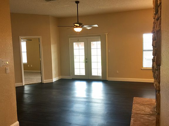 3rd image of 2136 Country Meadows Dr