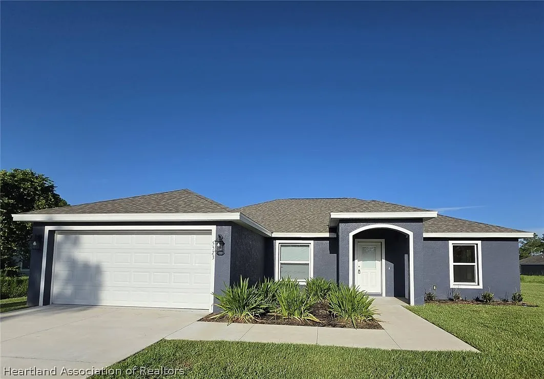 3 bed, 2.0 bath, 1646 sqft, $2,100 — Photo 1