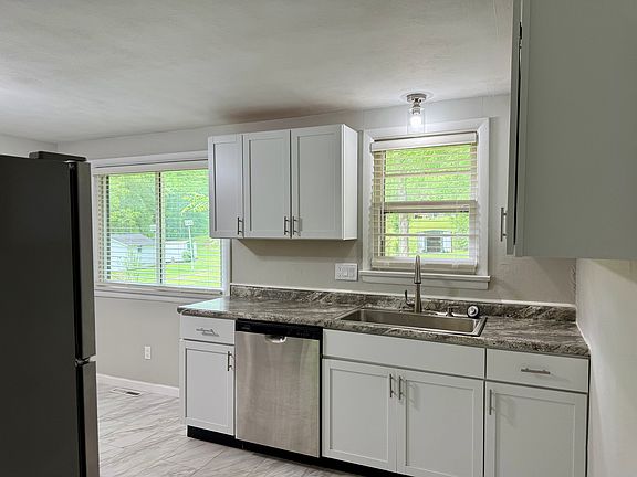 3rd image of 1156 Royal Dr