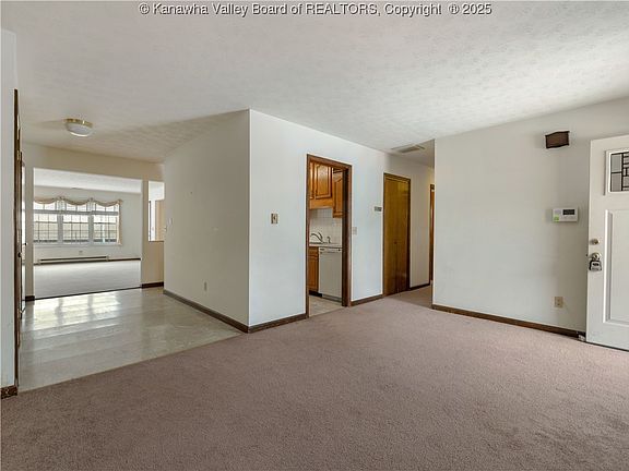 4th image of 5010 Elaine Dr