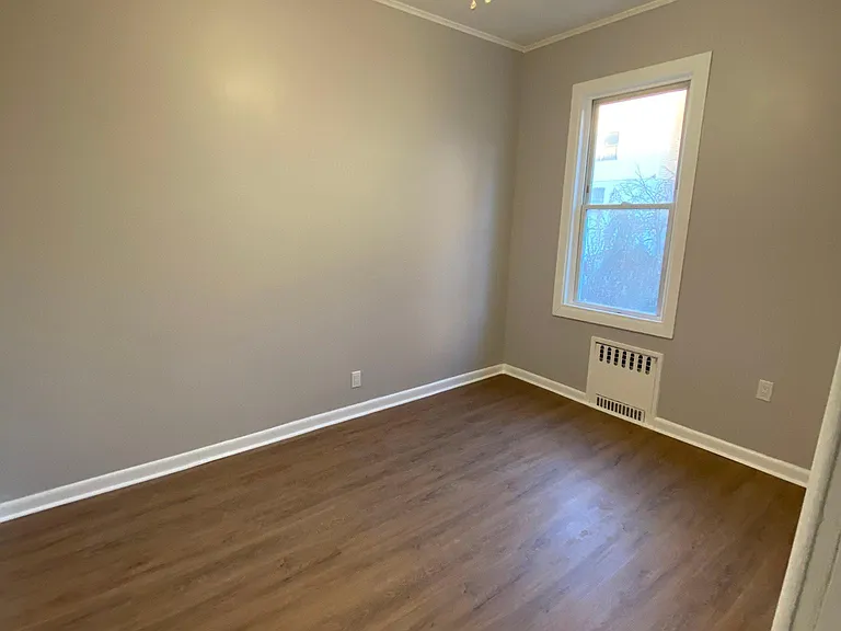 92 Romaine Ave #2 — Photo 4