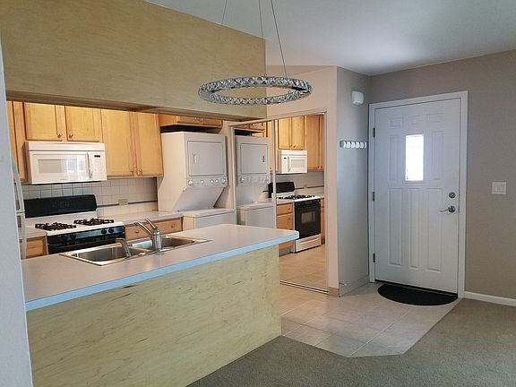 4th image of 1521 Quaker Ln #110A