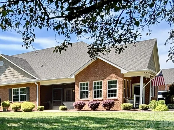 8242 Symphony Ct, Denver, NC 28037