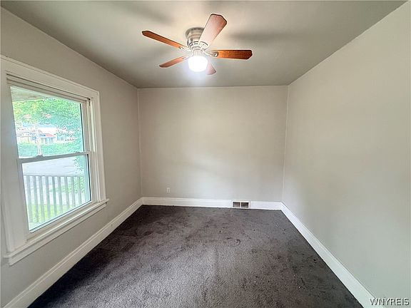 3rd image of 183 Roesch Ave