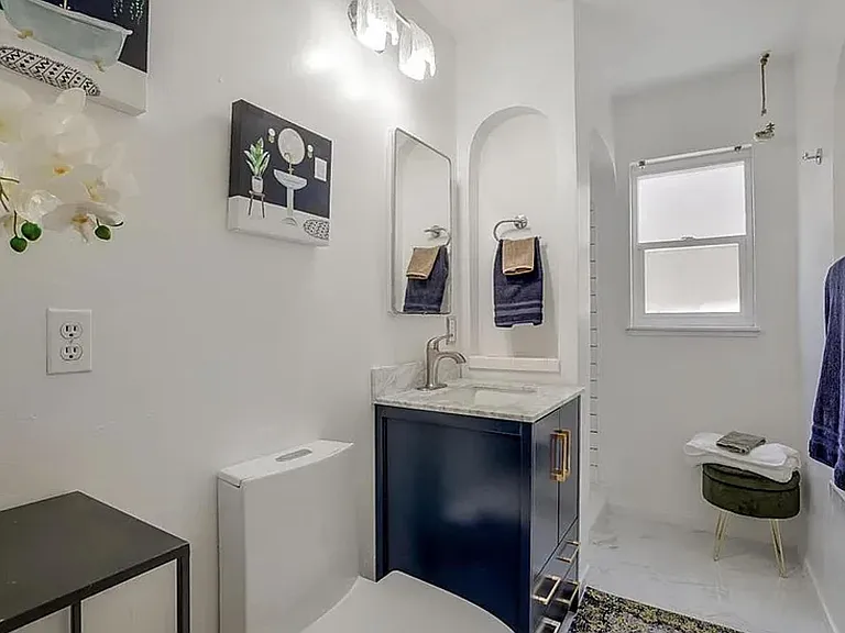 632 Shaddick Dr — Photo 11