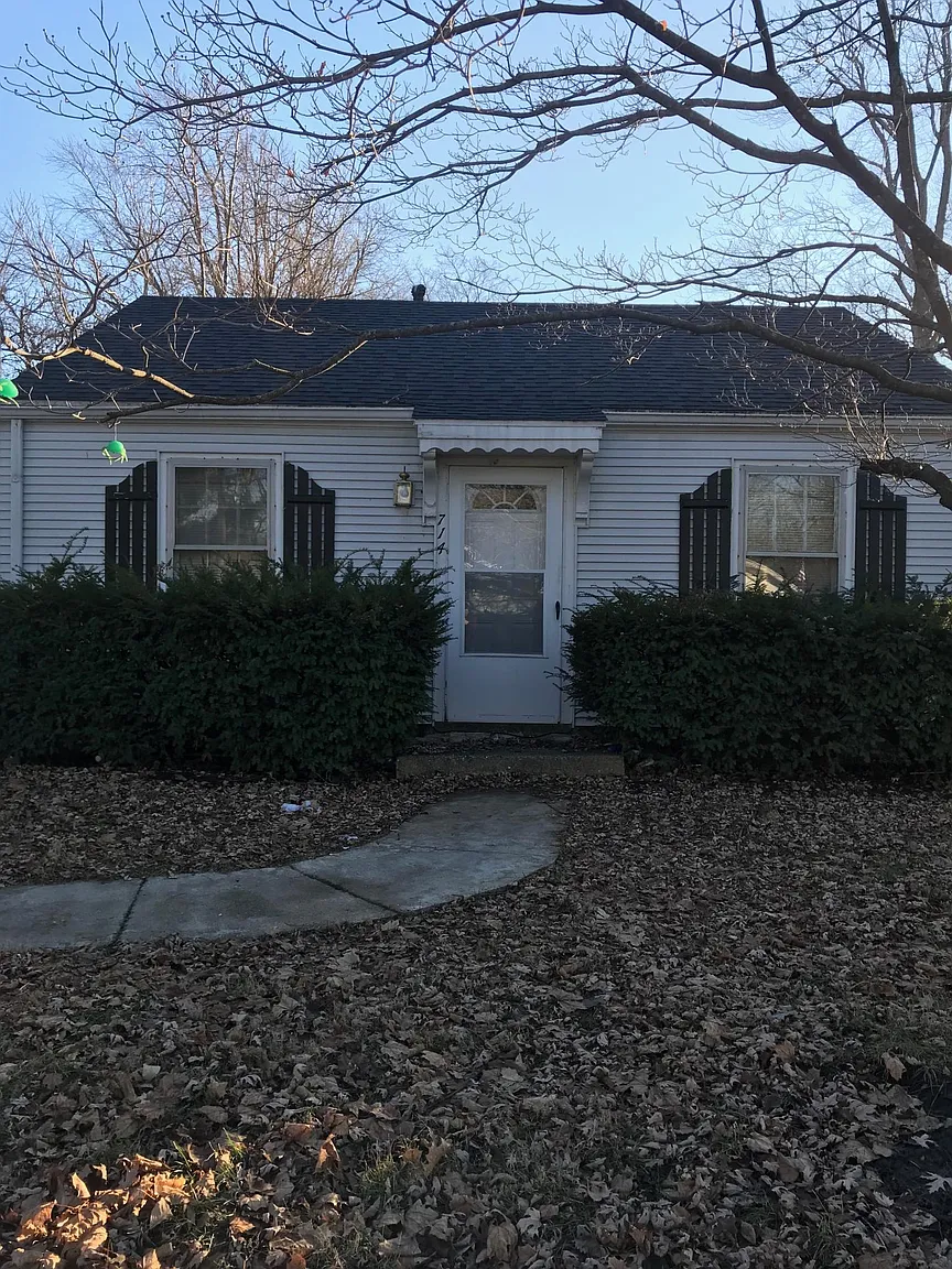714 E Seneca Pl photo 1