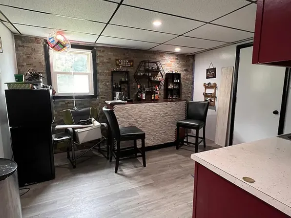 22 Seaview Ct, Tiverton, RI 02878