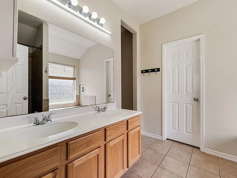2200 Fieldcrest Dr — Photo 11