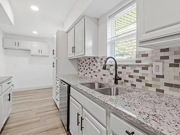 502 Melrose Dr — Photo 16