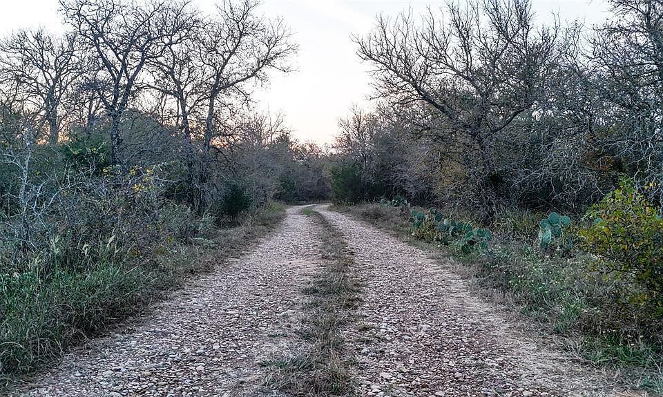 1st image of 137 Shady Oaks Loop