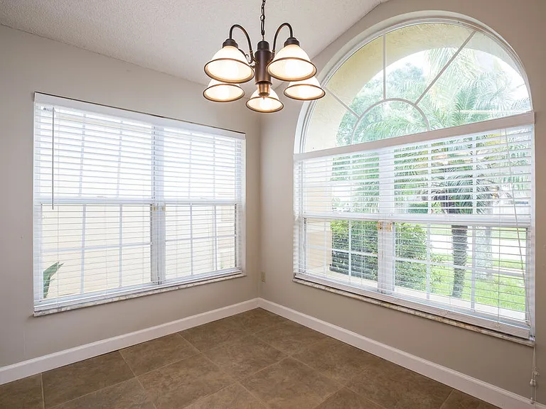 338 Lakebreeze Cir — Photo 7