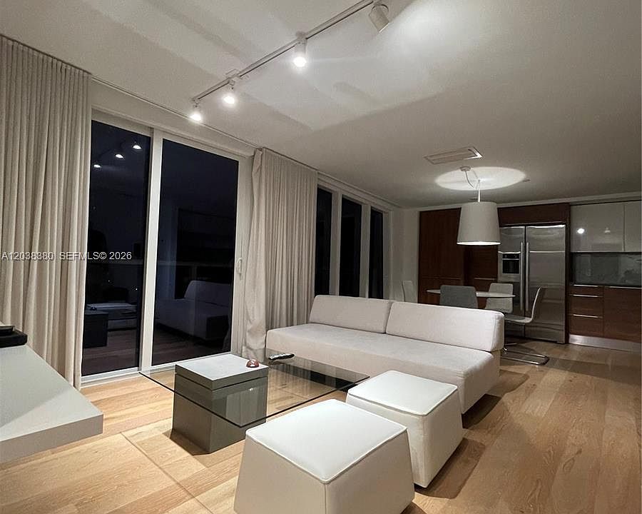 1st image of 601 NE 27th St APT 201