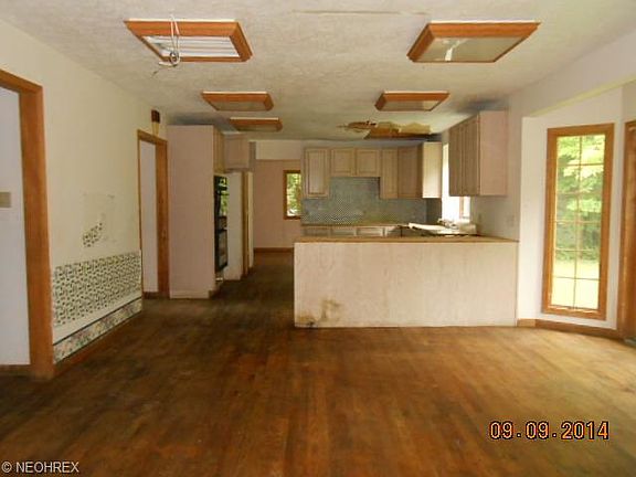 3rd image of 9465 Airlane Dr