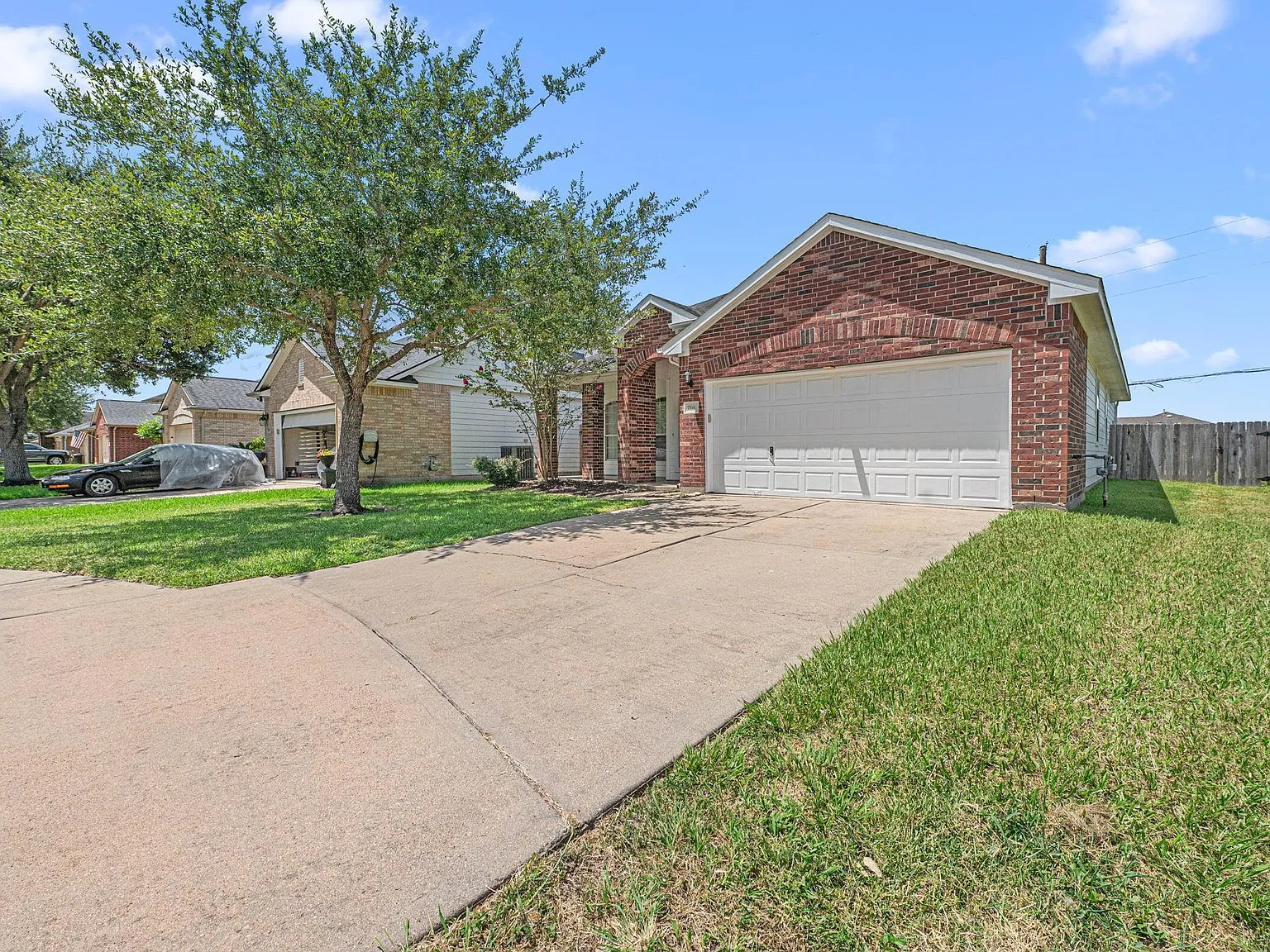 3 bed, 2.0 bath, 1824 sqft, $2,100 — Photo 2