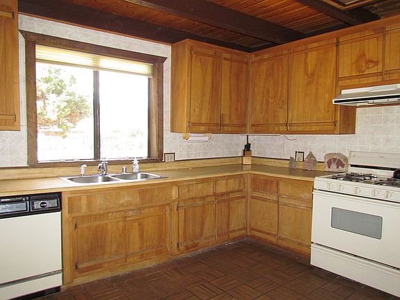 3rd image of 1000 Willow Ln