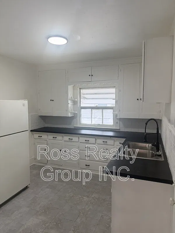 2 bed, 1.0 bath, 1024 sqft, $950 — Photo 1