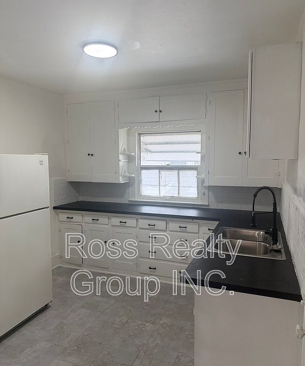 1st image of 1940 Crosswell Pl APT 2