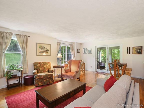 3rd image of 69 Stewart St #2
