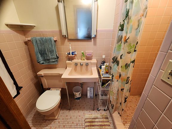 2nd image of 185 Lawrence St #3