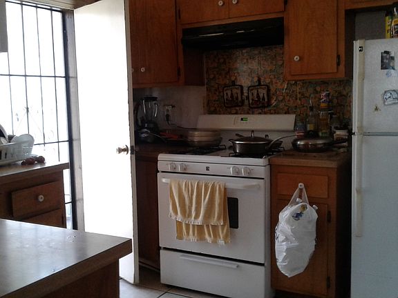 3rd image of 840 E 16th St
